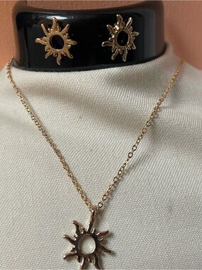 Sun Pendant Necklace (18”+ extender) and earring set Gold-tone - NEW